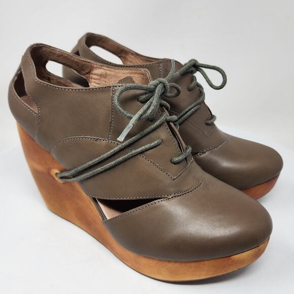 Fiel Bainbridge Wood Wedge Bootie Women 8.5 Taupe Leather Lace-up Cut-outs - Picture 1 of 12